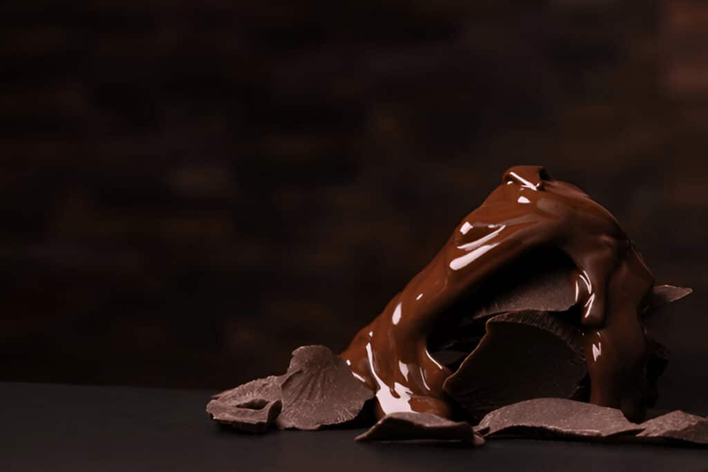 Chocolat noir fondu pour fondant au chocolat coulant