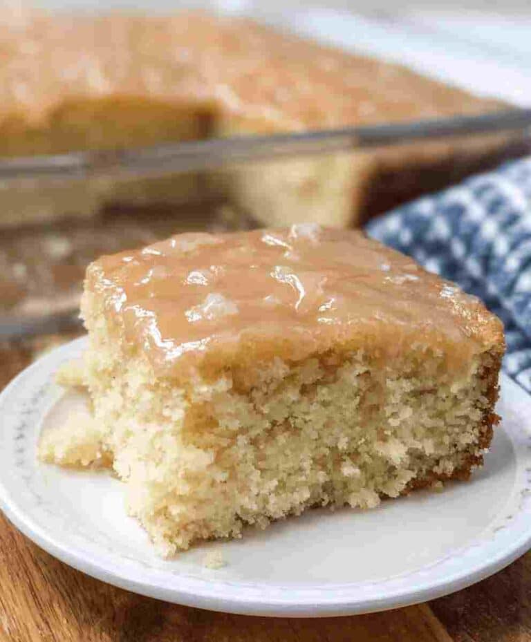 Moist Vanilla Buttermilk Cake Recipe: Easy Family Dessert